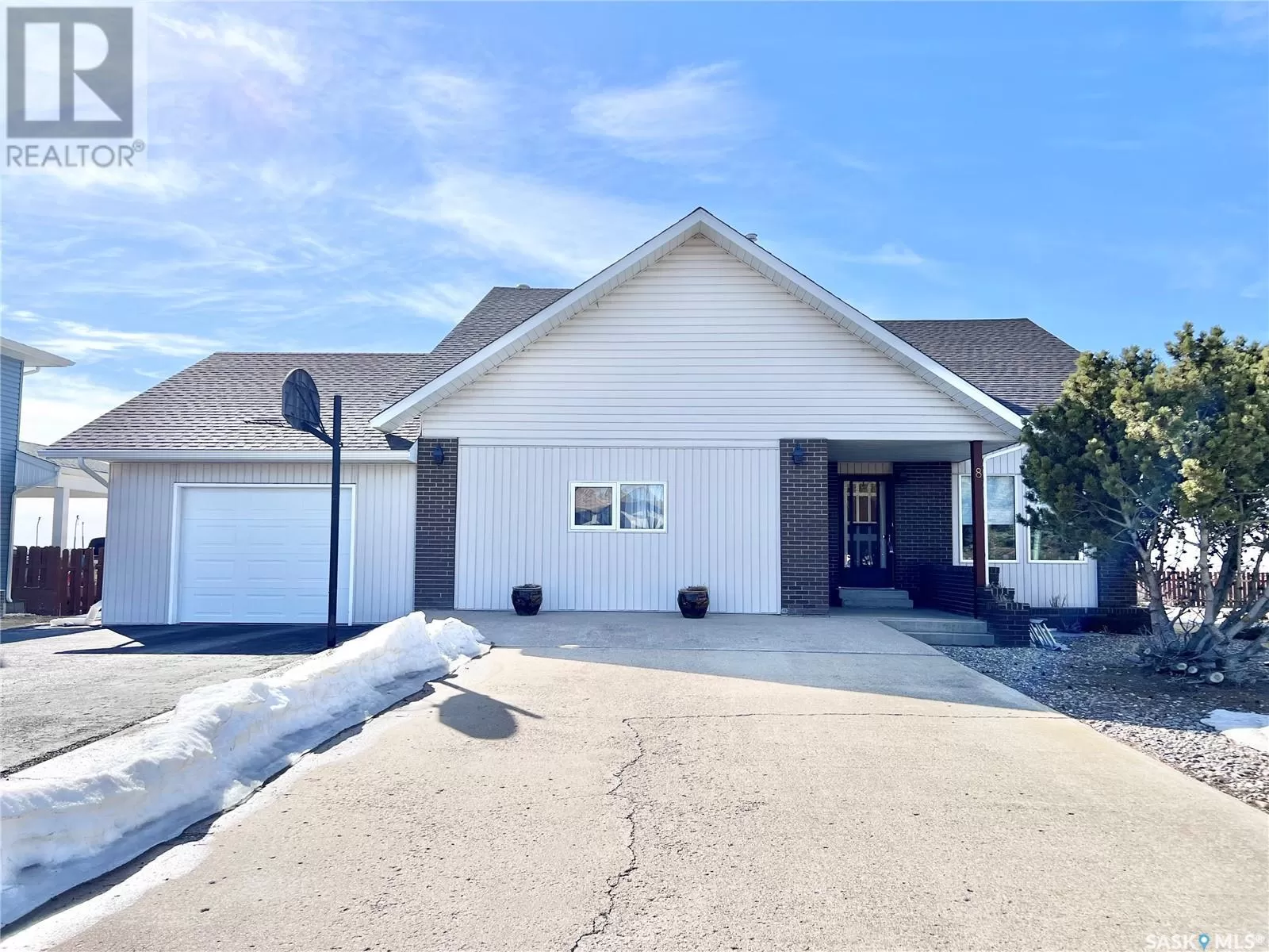 House for rent: 8 Maple Place, Outlook, Saskatchewan S0L 2N0