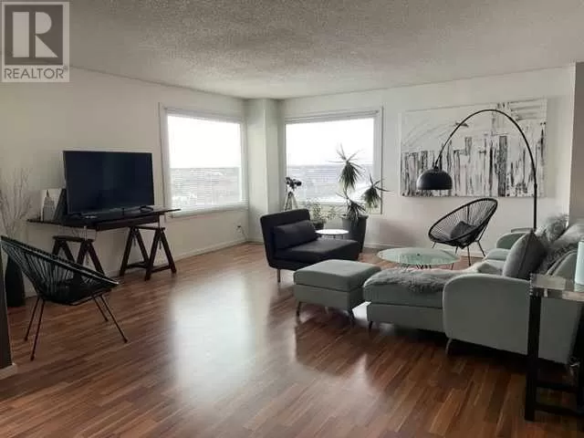 Apartment for rent: 802, 12303 Jasper Avenue Nw, Edmonton, Alberta T5N 3K7