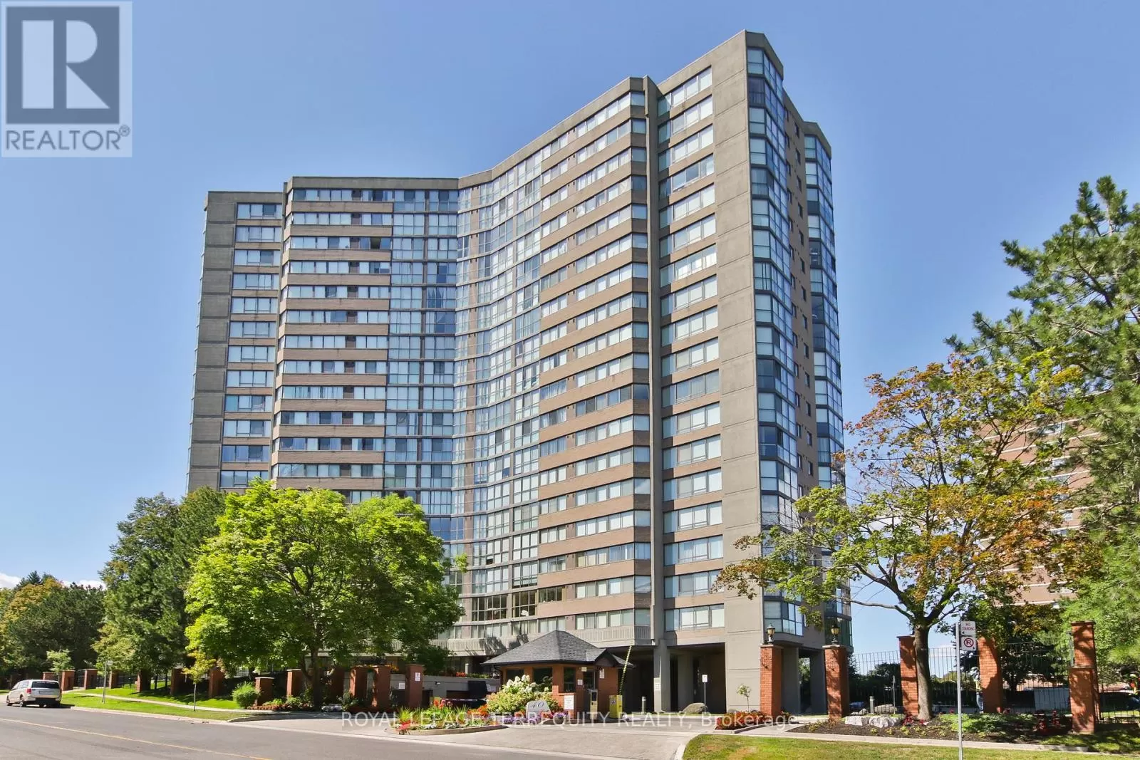 Apartment for rent: 802 - 40 Richview Road, Toronto, Ontario M9A 5C1