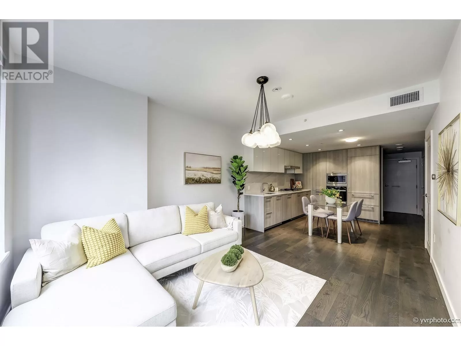 Apartment for rent: 807 8160 Mcmyn Way, Richmond, British Columbia V6X 0V2