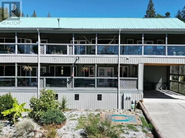 Duplex for rent: 8075 Centennial Drive, Powell River, British Columbia V8A 0S4