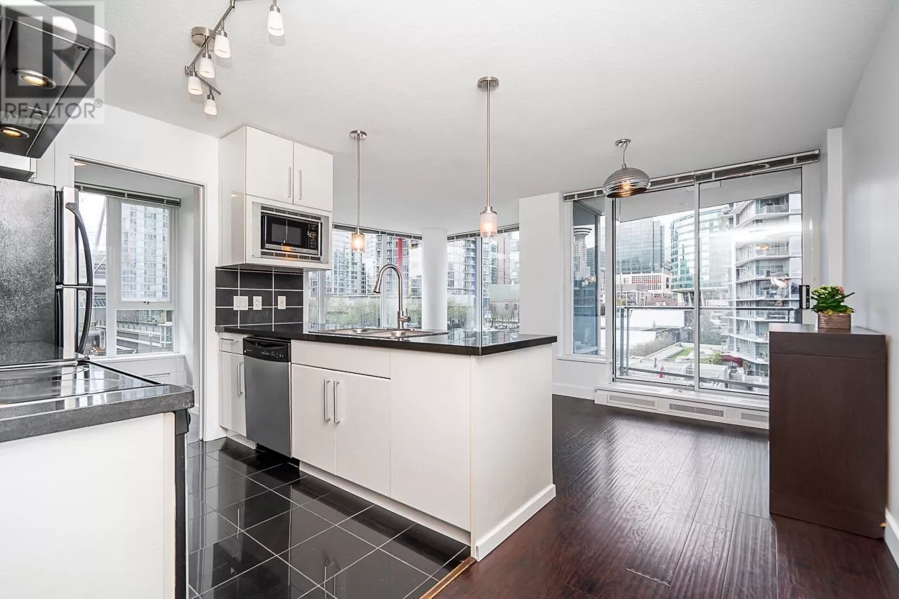 Apartment for rent: 808 689 Abbott Street, Vancouver, British Columbia V6B 0J2