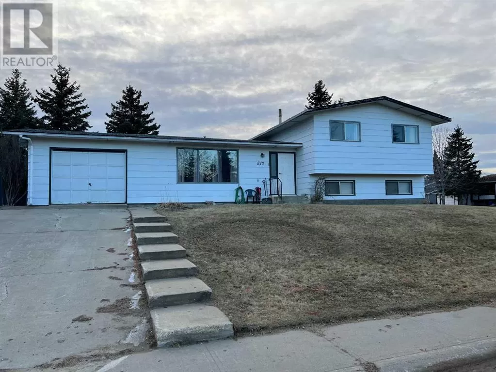 House for rent: 813 Hammond Dr, Fox Creek, Alberta T0H 1P0