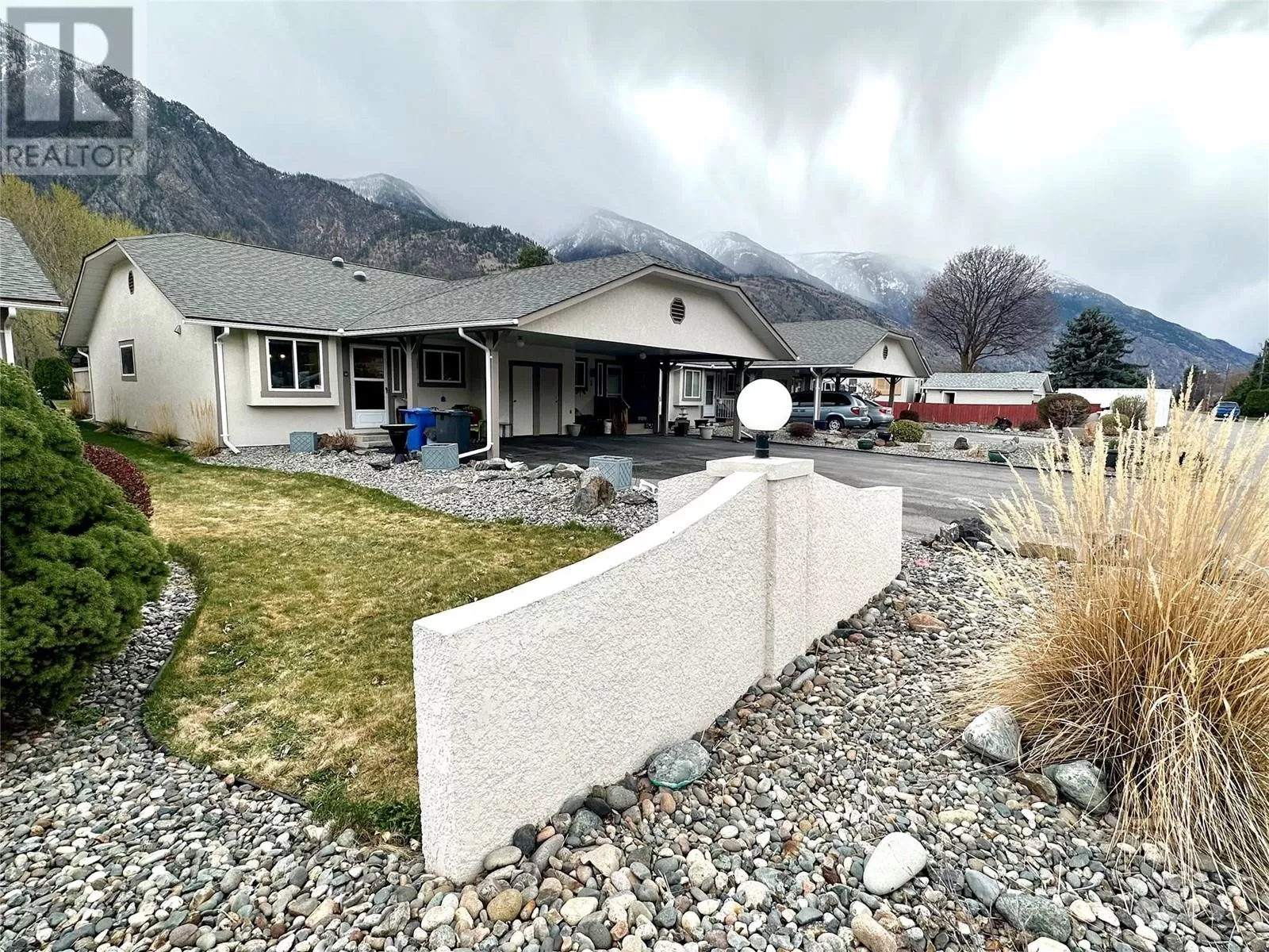 Row / Townhouse for rent: 815 11th Avenue Unit# 4, Keremeos, British Columbia V0X 1N3