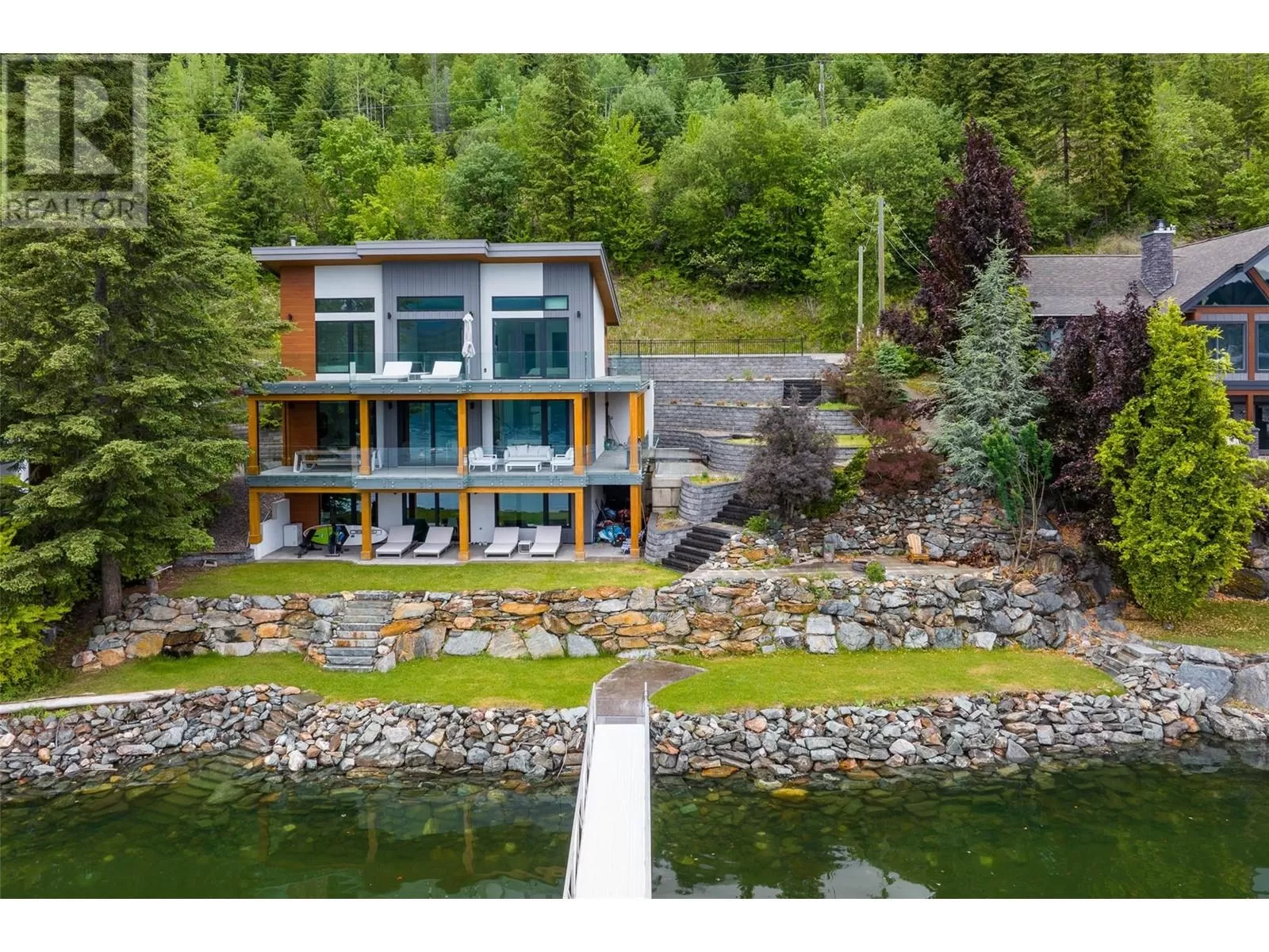 House for rent: 8200 Squilax-anglemont Road Unit# 6, Anglemont, British Columbia V0E 1M8