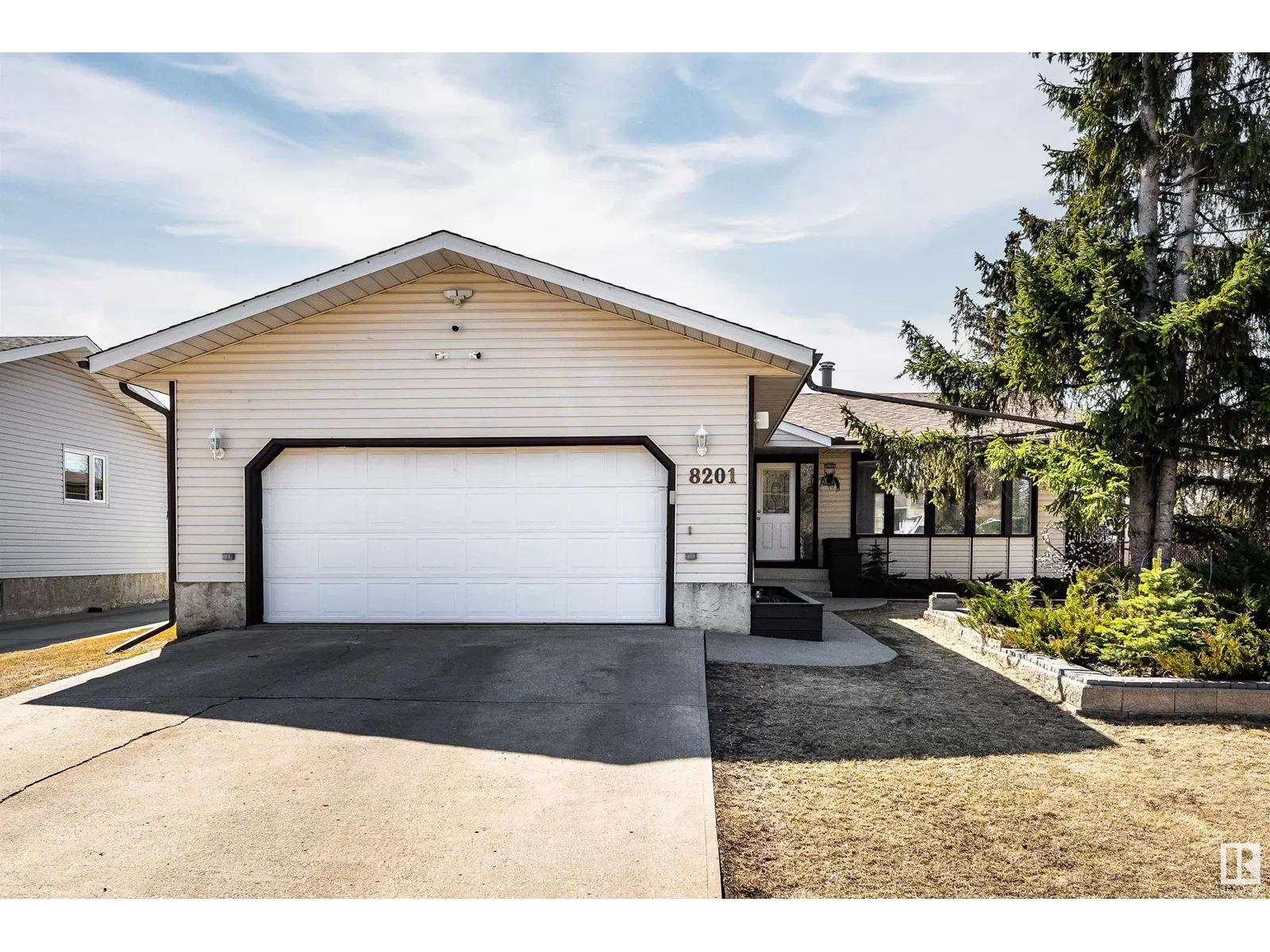 House for rent: 8201 98 Av, Fort Saskatchewan, Alberta T8L 3E2