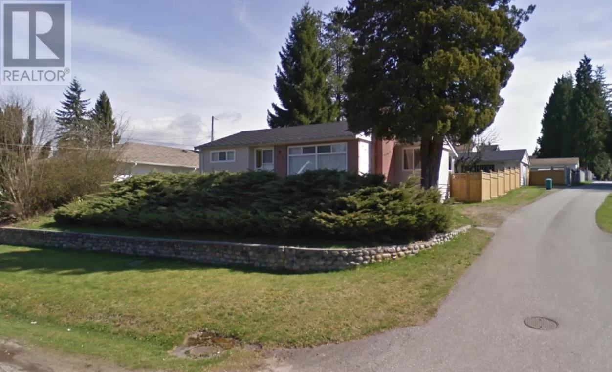House for rent: 825 Dogwood Street, Coquitlam, British Columbia V3J 4C4