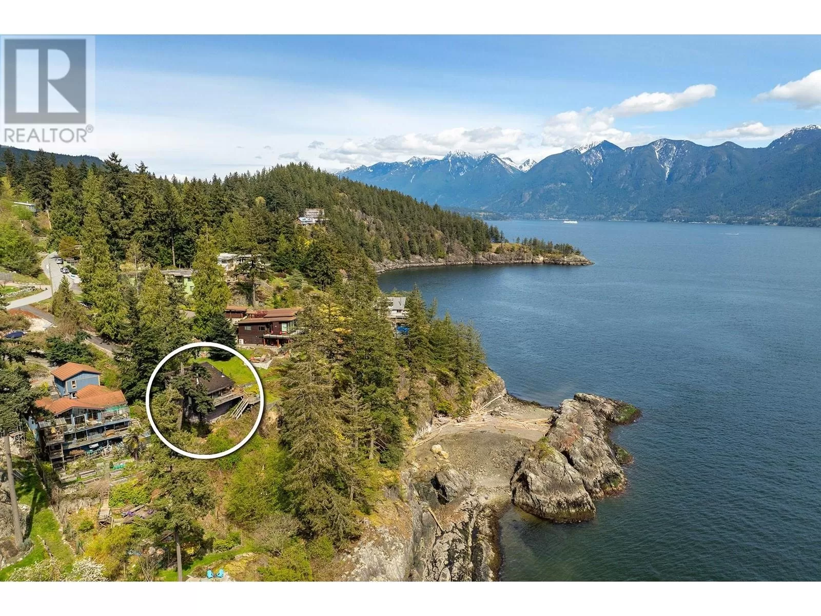 House for rent: 825 Hummingbird Lane, Bowen Island, British Columbia V0N 1G1
