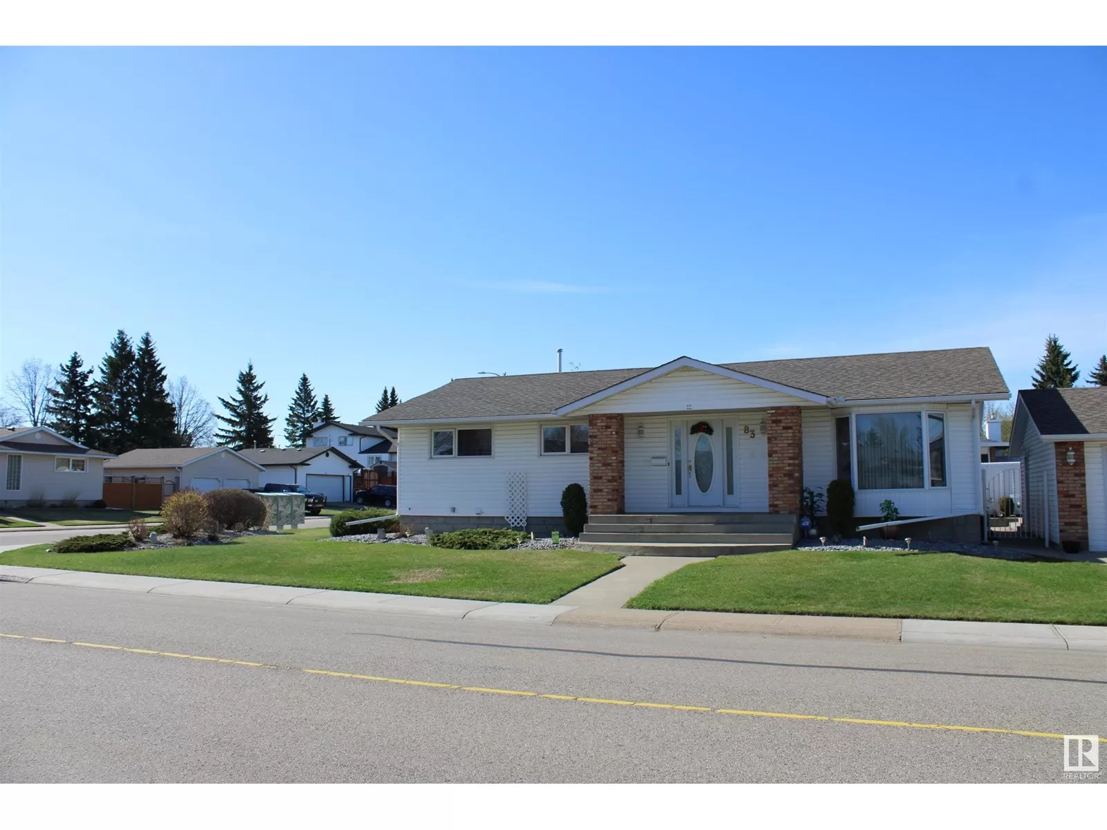 House for rent: 83 Galloway Dr, Sherwood Park, Alberta T8A 2M7