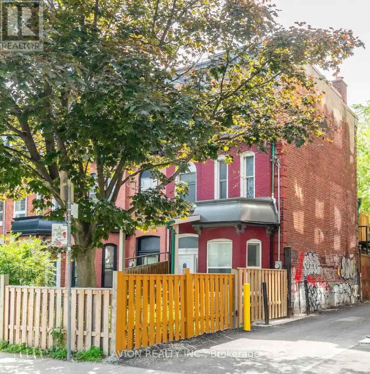 Row / Townhouse for rent: 83 Sullivan Street, Toronto, Ontario M5T 1C2