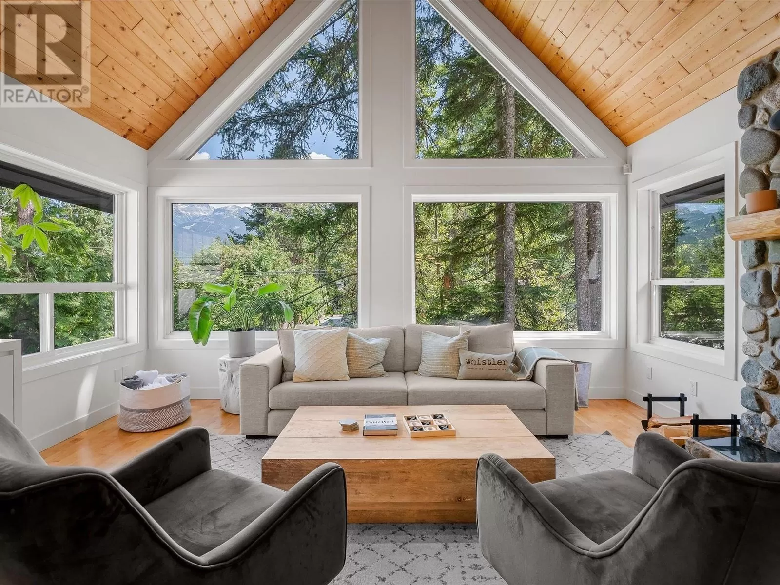 House for rent: 8365 Needles Drive, Whistler, British Columbia V8E 0G1