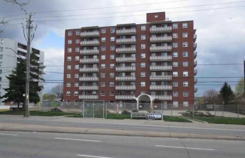 Apartment for rent: 851 Queenston Road|unit #203, Hamilton, Ontario L8G 1B4