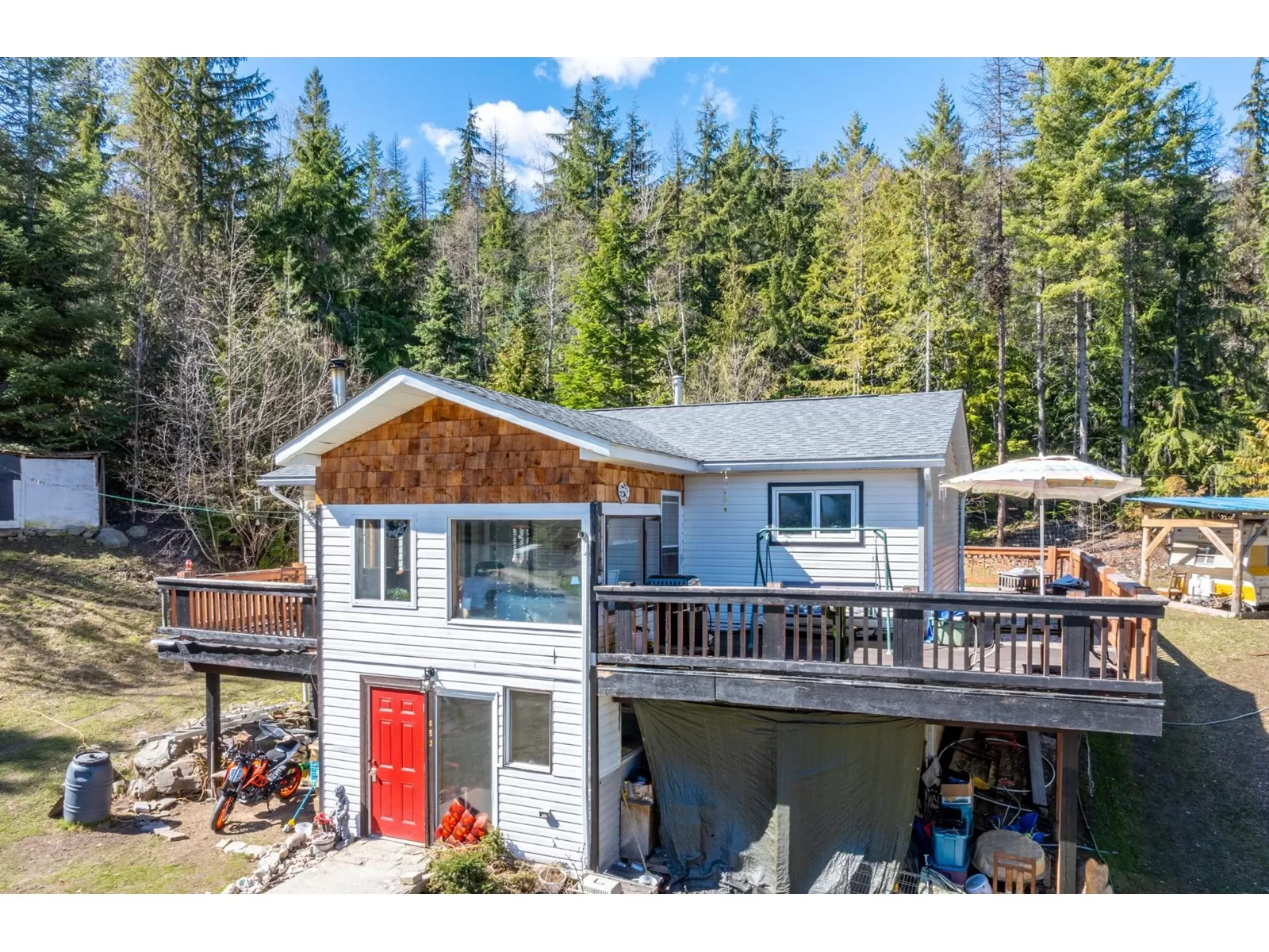 House for rent: 853 Birchmont Drive, Creston, British Columbia V0B 1G7
