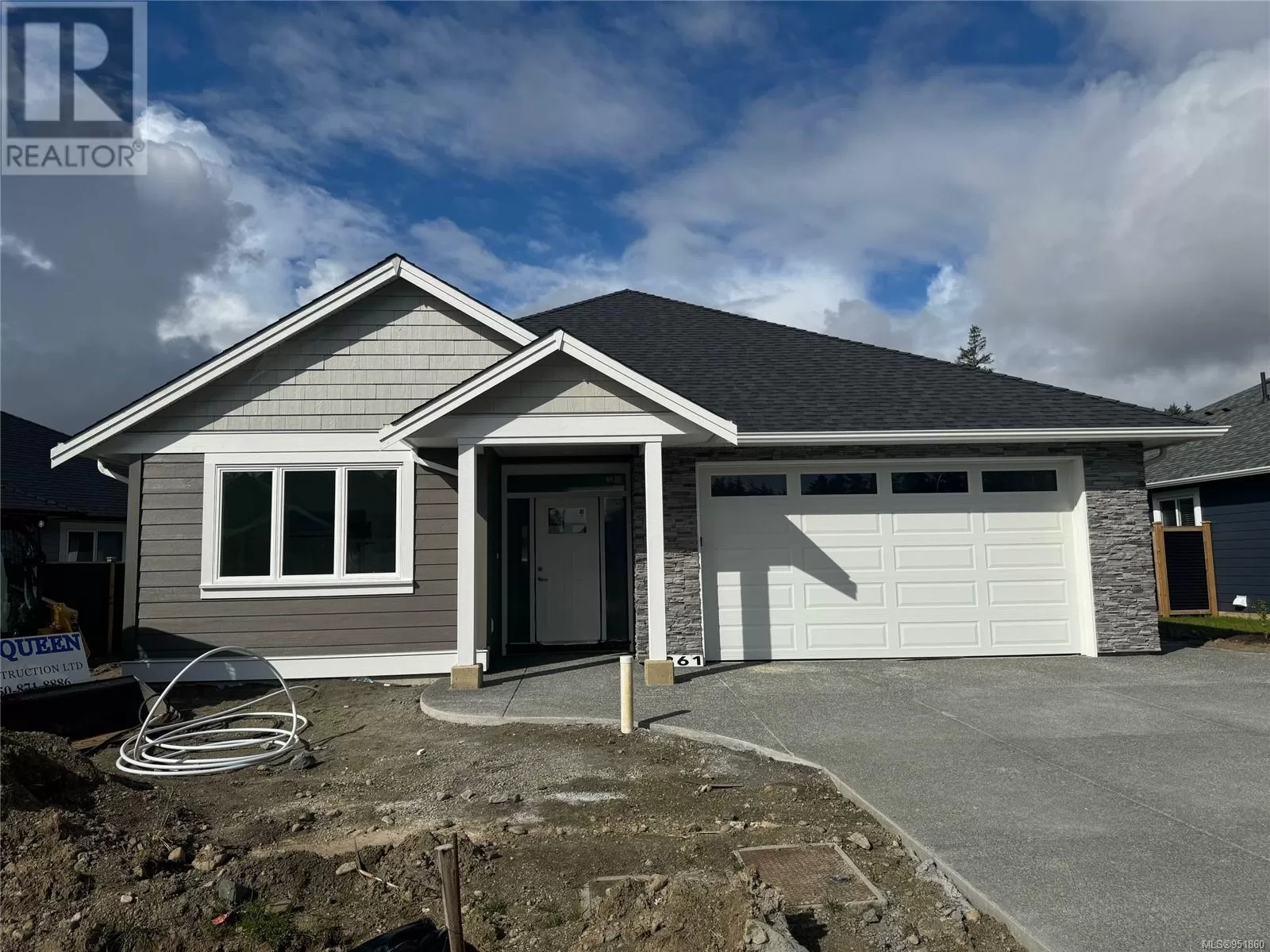 House for rent: 861 Labrador Dr, Comox, British Columbia V9M 0C8