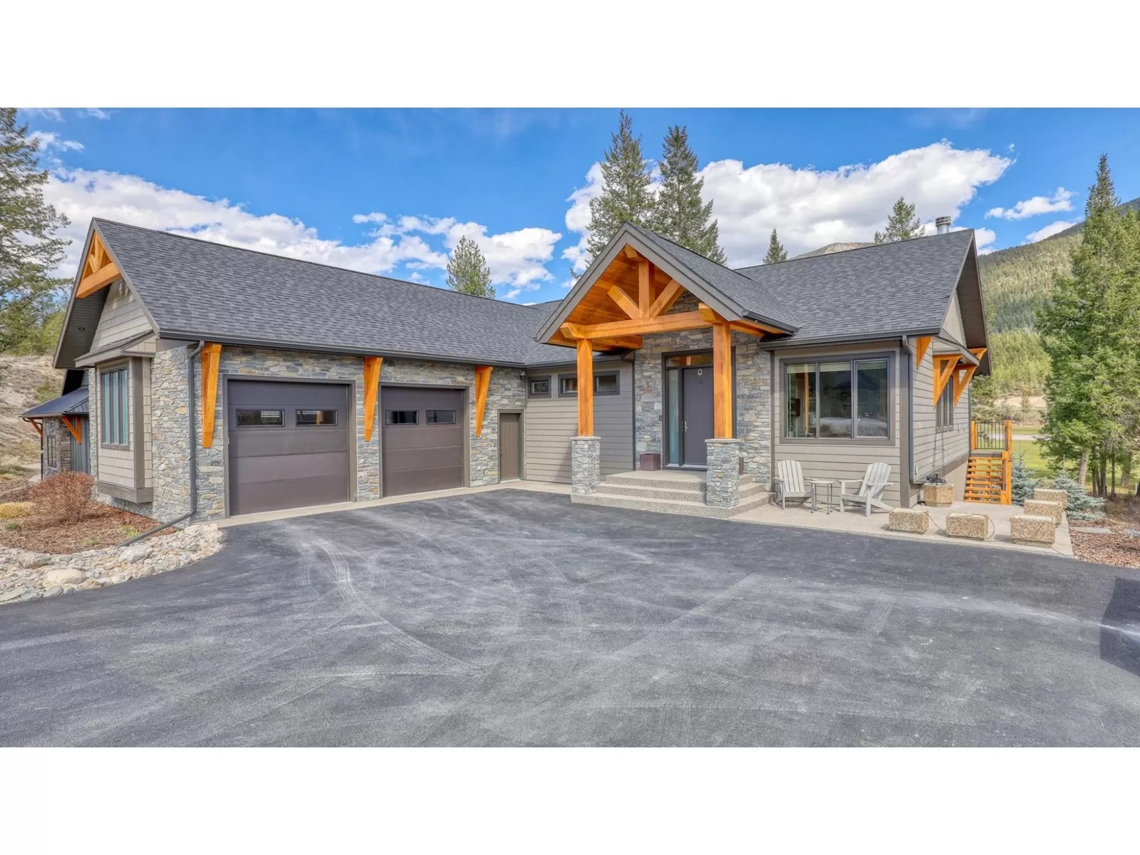 House for rent: 886 Copper Ridge Lane, Windermere, British Columbia V0A 1K3