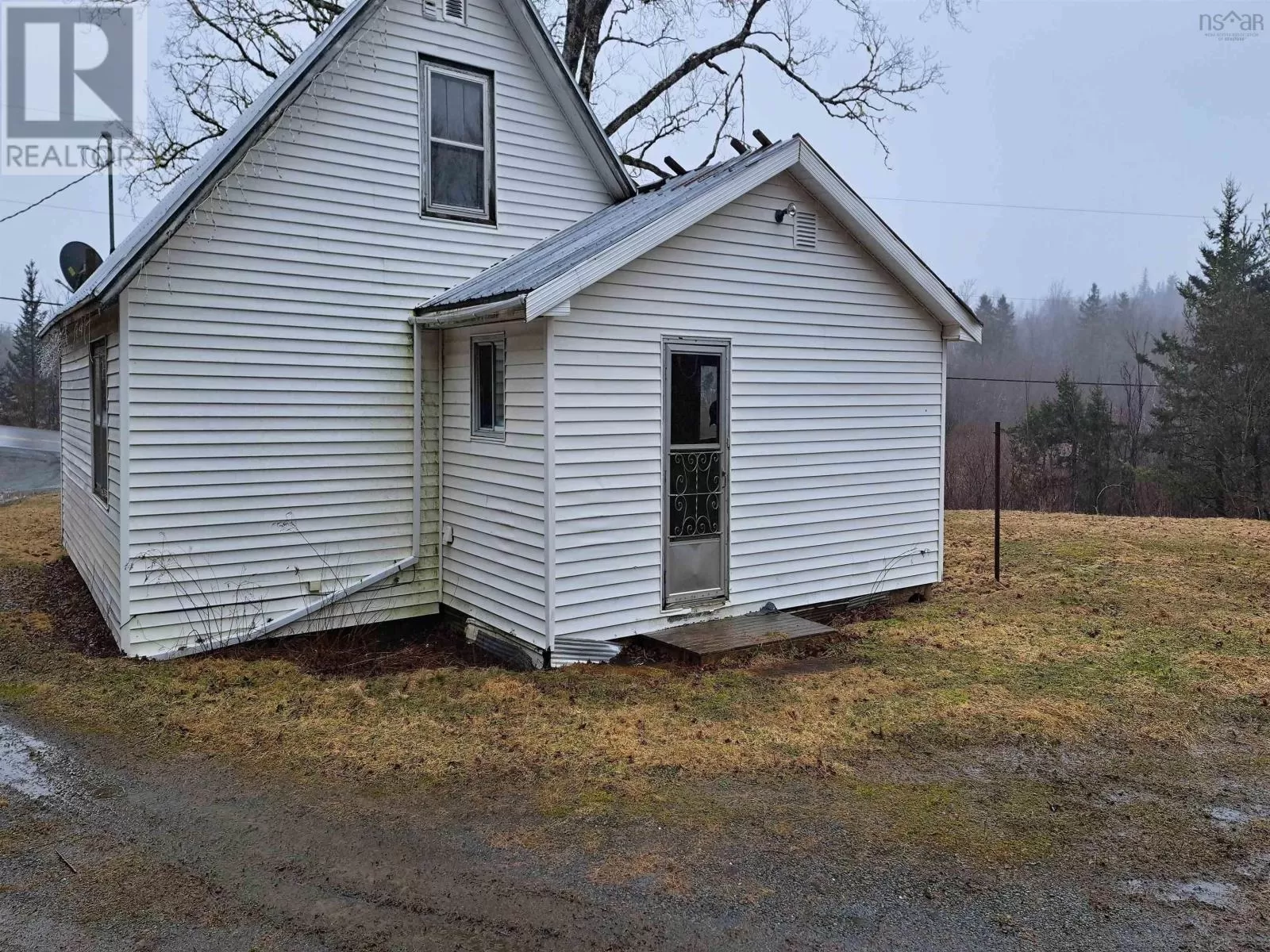 House for rent: 8860 Moose River Road, Lindsay Lake, Nova Scotia B0N 1X0