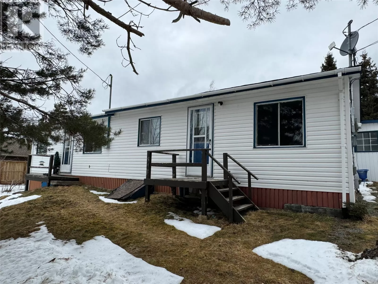 Two Apartment House for rent: 9 Coleys Point South Road, Bay Roberts, Newfoundland & Labrador A0A 1X0