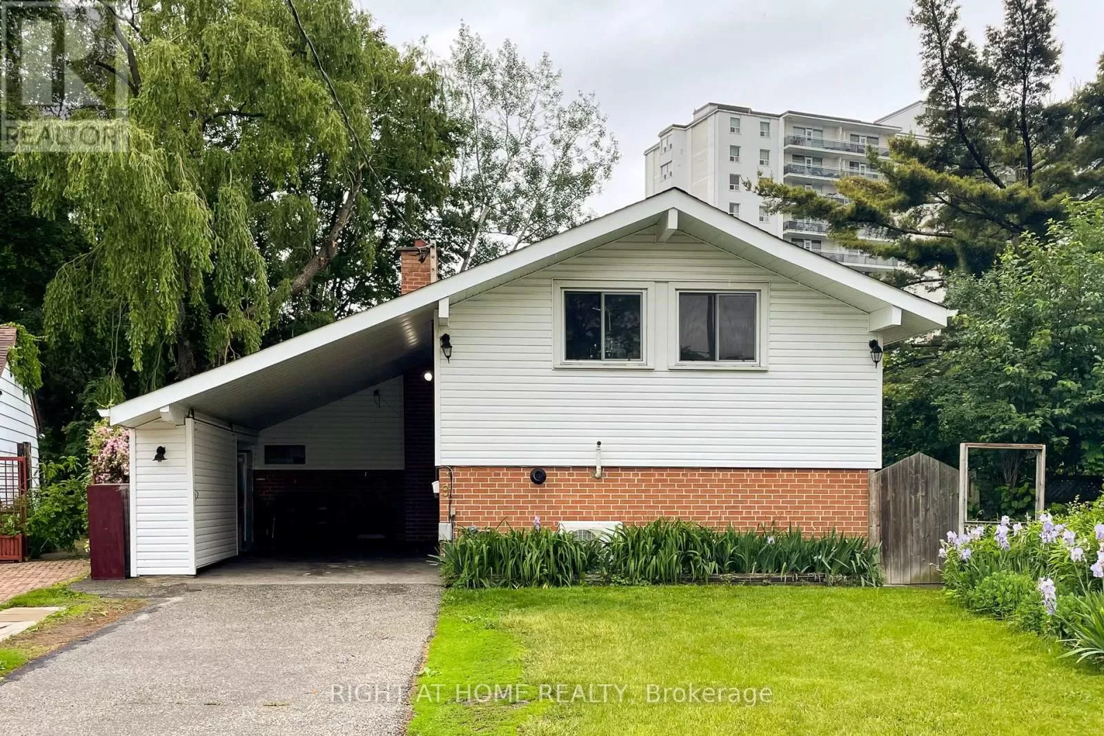 House for rent: 9 Ladysbridge Drive, Toronto, Ontario M1G 3H5