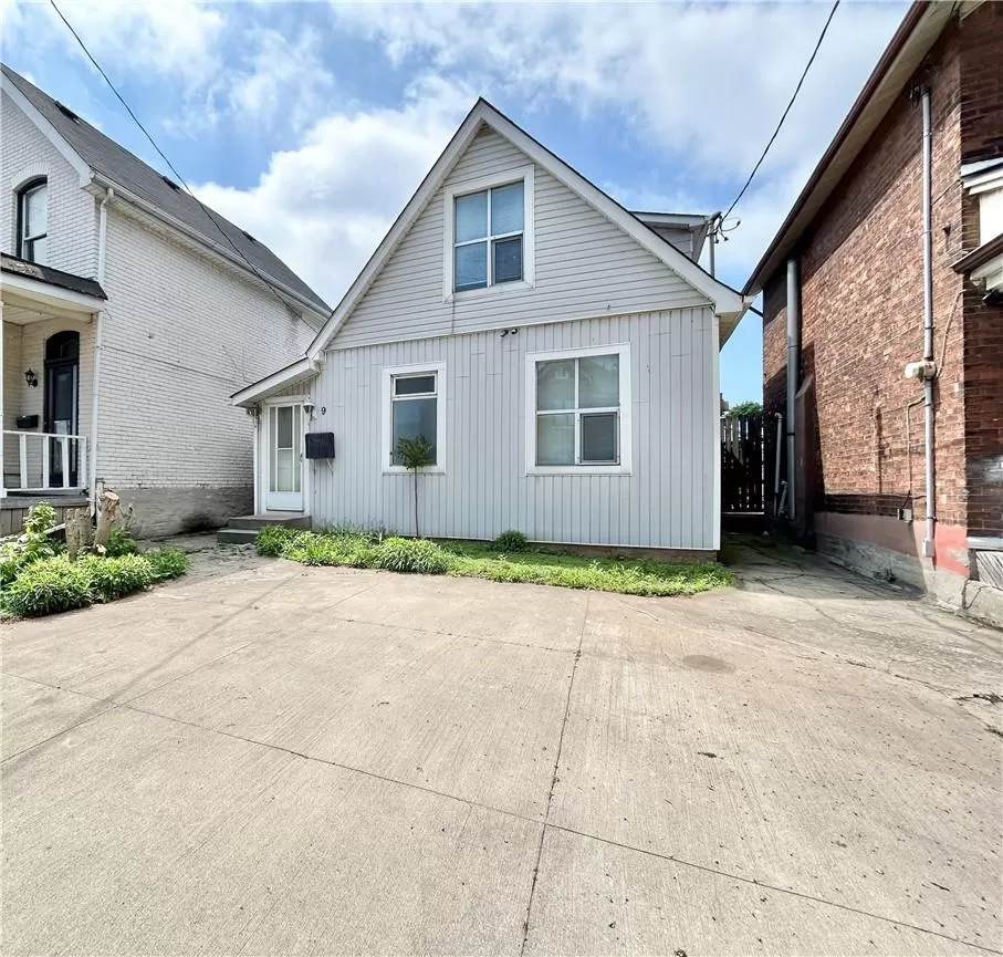 House for rent: 9 Oak Avenue, Hamilton, Ontario L8L 5M7