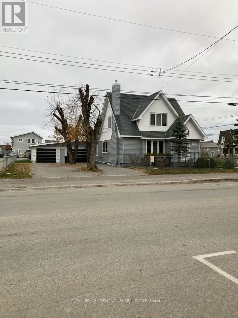 House for rent: 900 Prince Street, Hearst, Ontario P0L 1N0