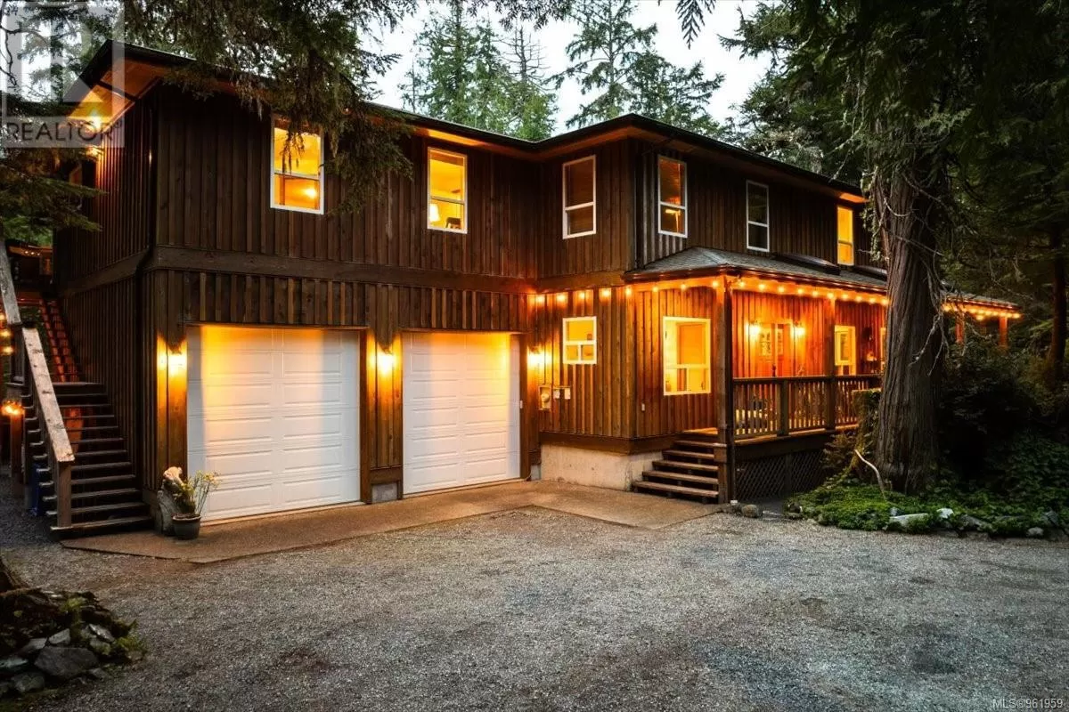 House for rent: 901 Sandpiper Pl, Tofino, British Columbia V0R 2Z0