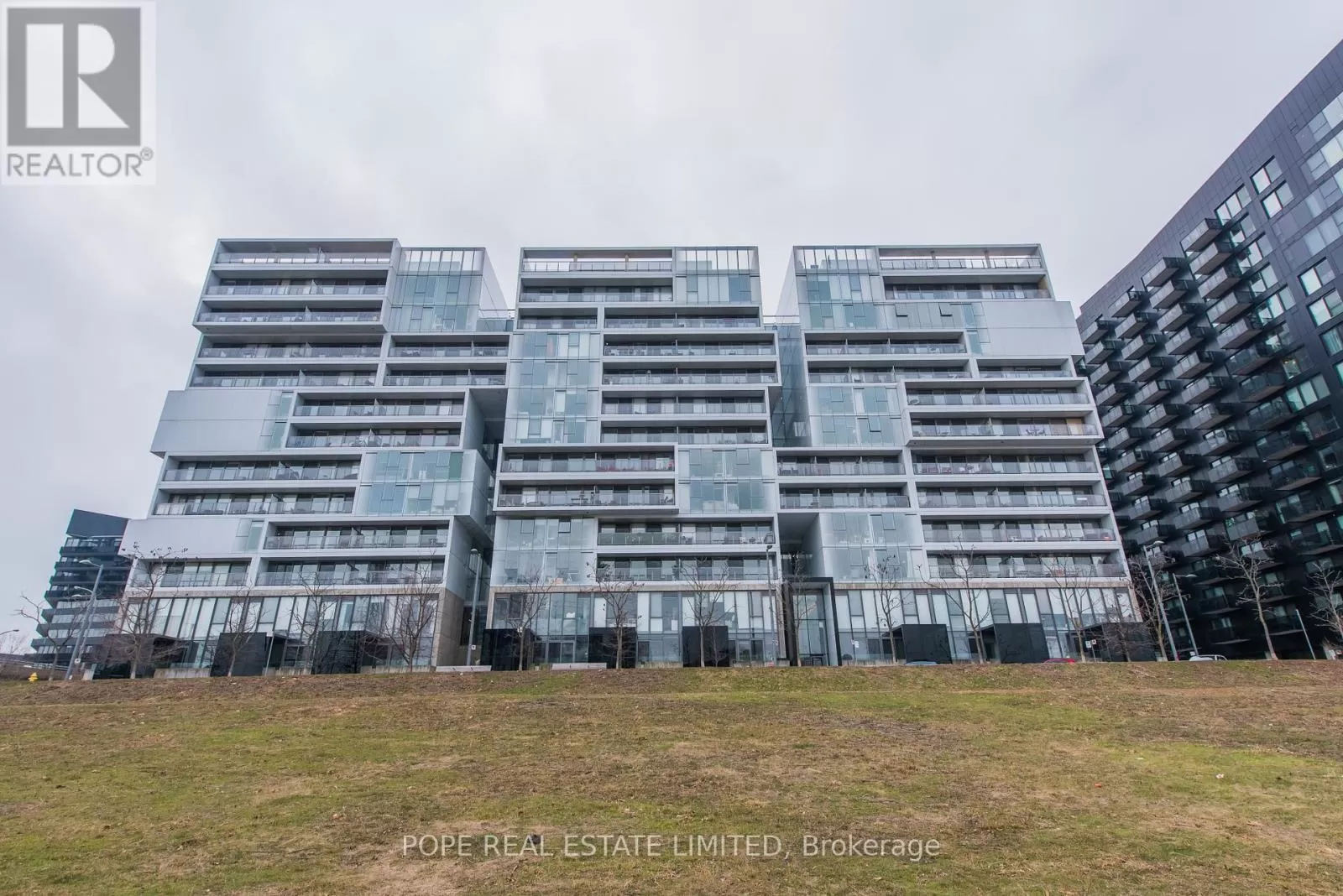 Apartment for rent: 903 - 32 Trolley Crescent, Toronto, Ontario M5A 0E8