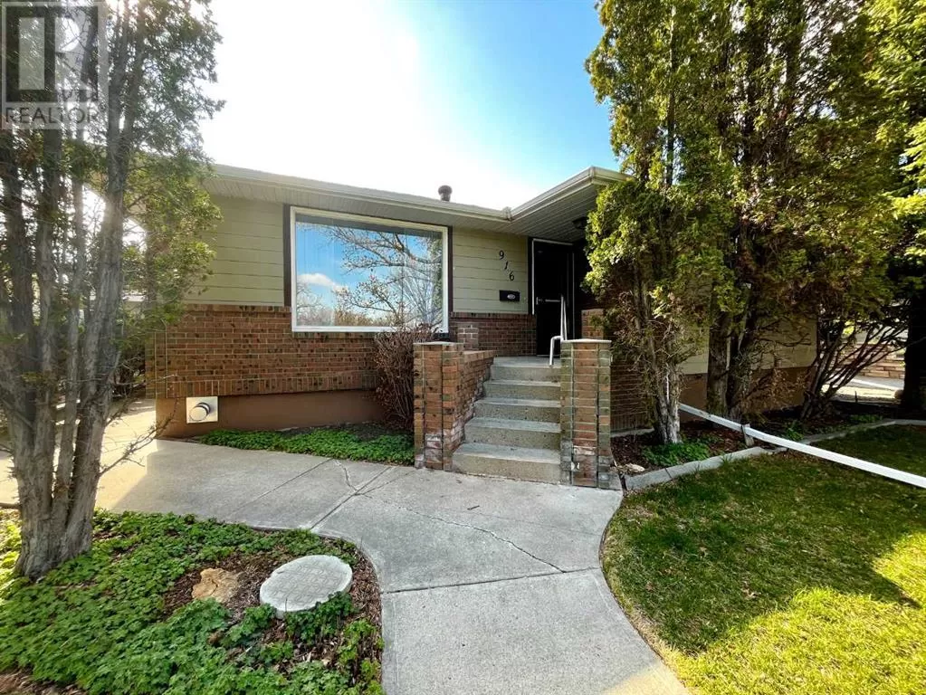 House for rent: 916 Mayor Magrath Drive S, Lethbridge, Alberta T1J 3M5