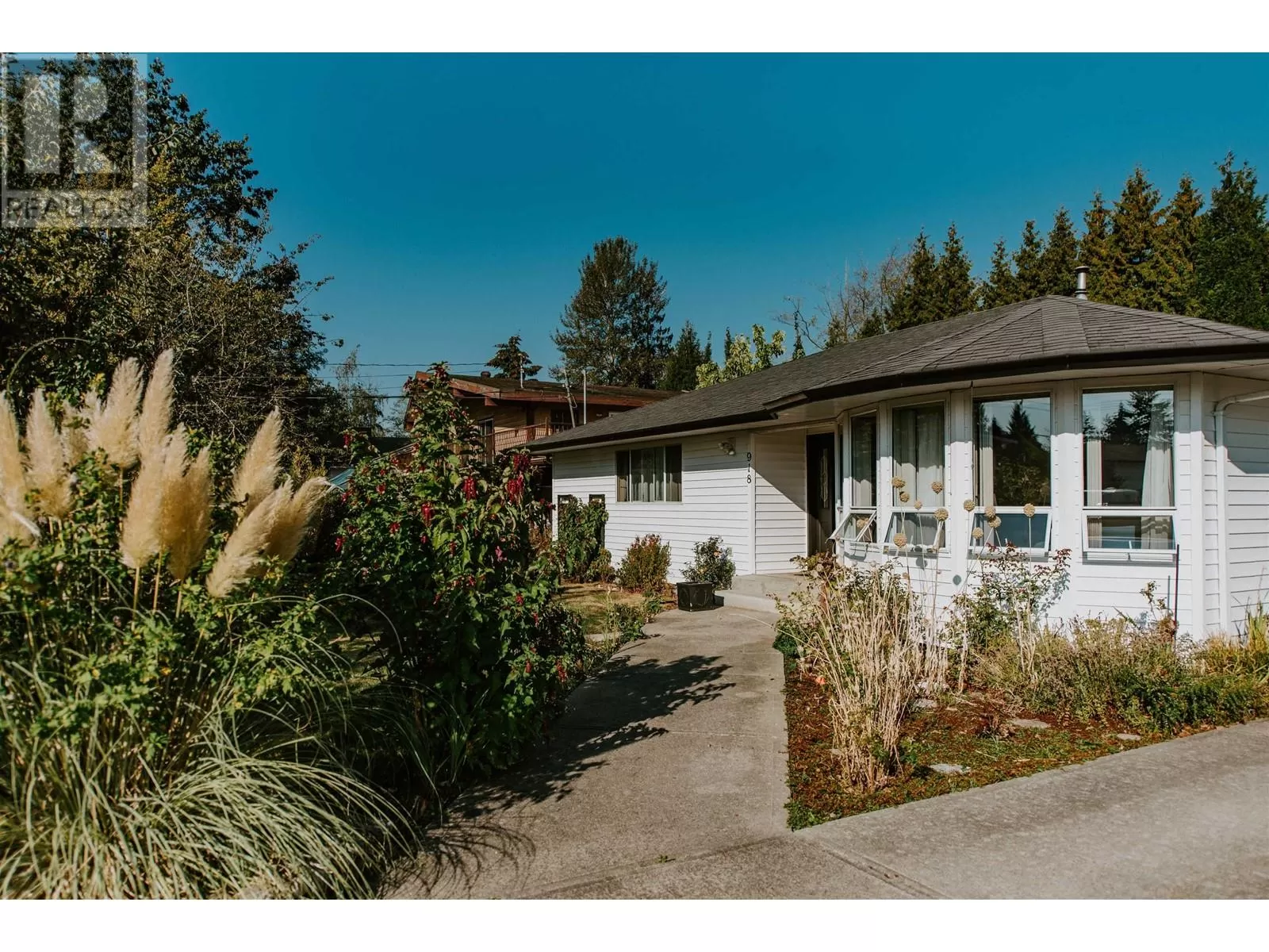 House for rent: 918 Davis Road, Gibsons, British Columbia V0N 1V8