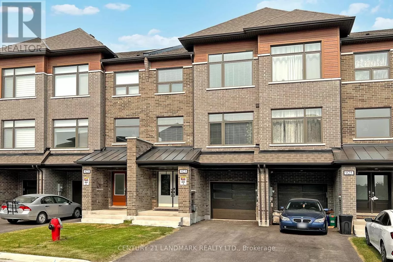 Row / Townhouse for rent: 923 Isaac Phillips Way, Newmarket, Ontario L3X 2Y8