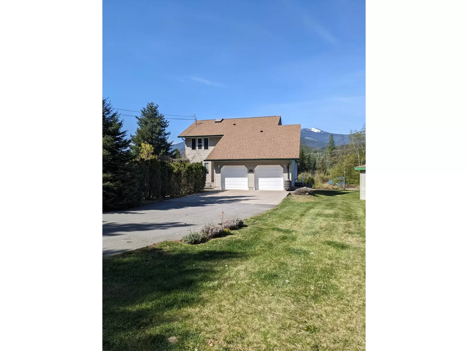 House for rent: 925 Columbia Road, Castlegar, British Columbia V1N 4K5