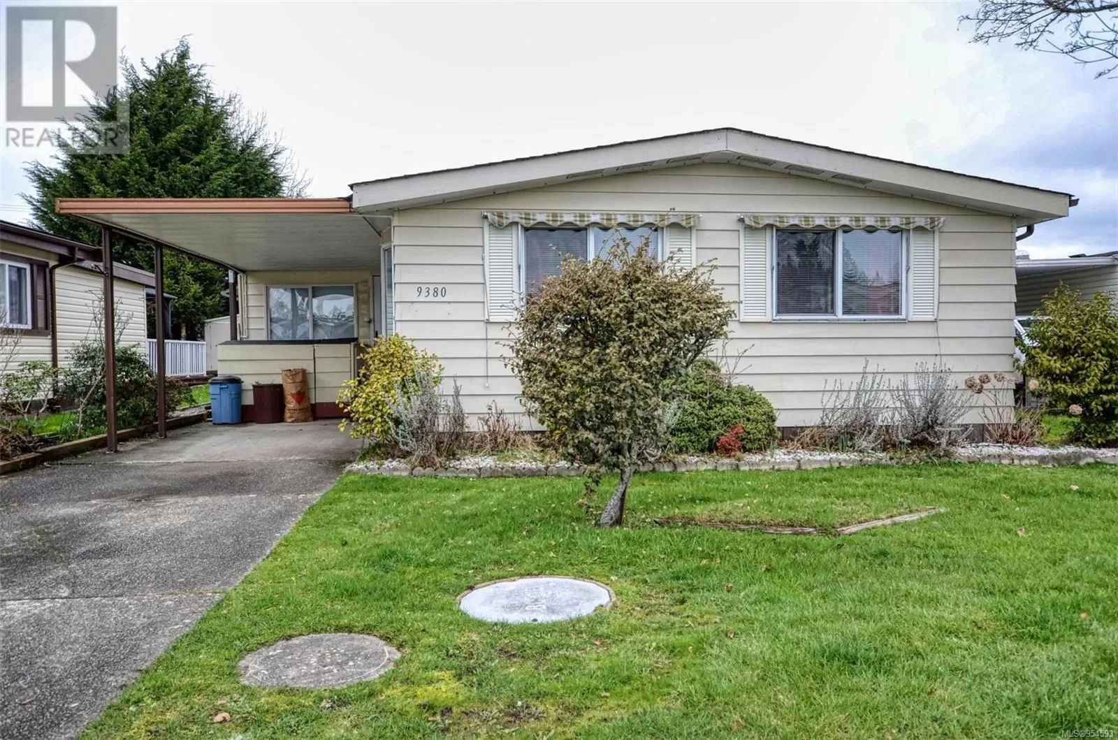 Manufactured Home for rent: 9380 Brookwood Dr, Sidney, British Columbia V8L 4H3