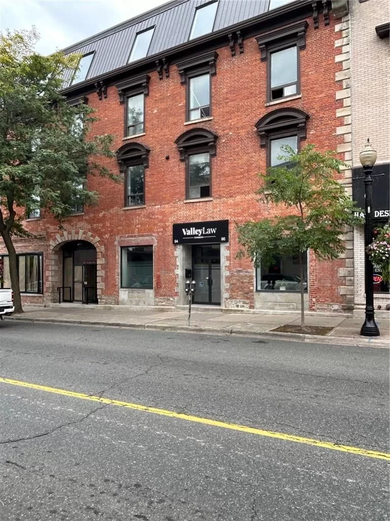 Offices for rent: 94 King Street W, Dundas, Ontario L9H 1T9