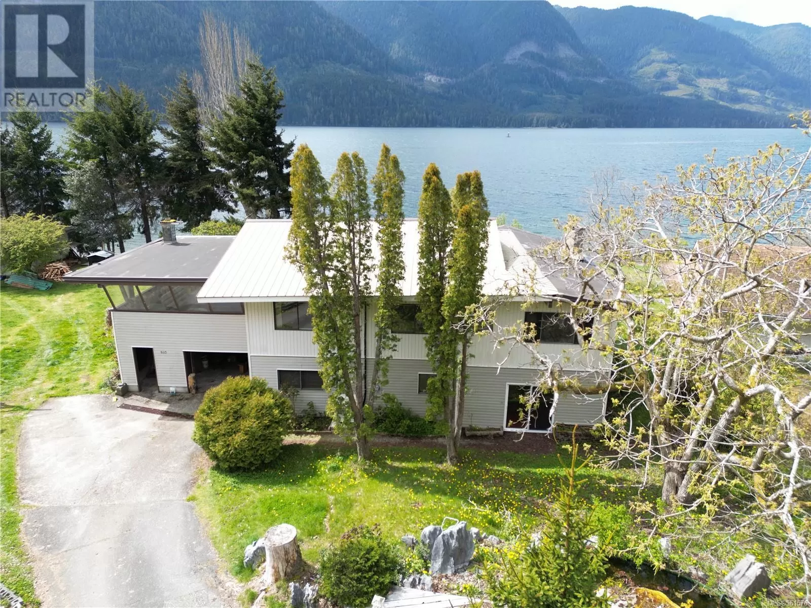 House for rent: 940 Marine Terr, Port Alice, British Columbia V0N 2N0