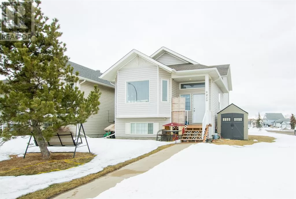 House for rent: 9429 129 Avenue, Grande Prairie, Alberta T8X 1R4