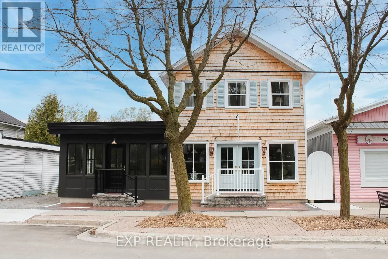 Residential Commercial Mix for rent: 944 Lake Drive E, Georgina, Ontario L0E 1L0