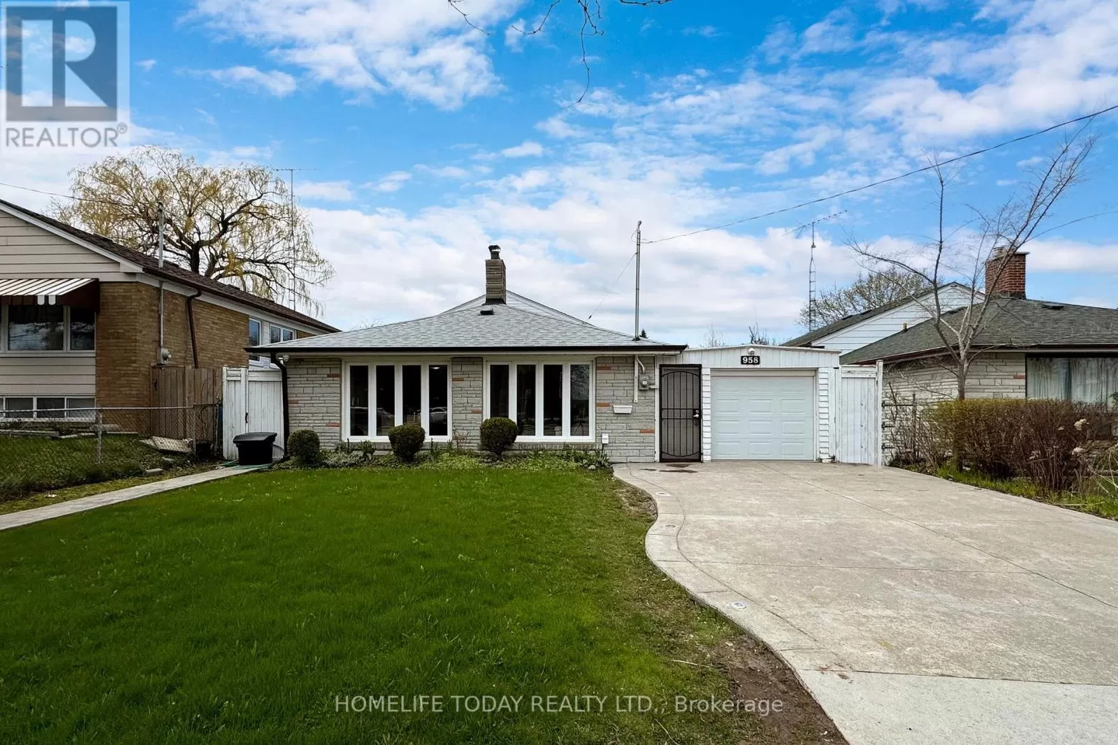 House for rent: 958 Midland Avenue, Toronto, Ontario M1K 4G3