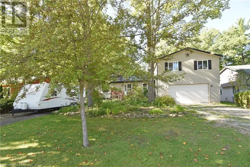 House for rent: 9685 Army Camp Road, Lambton Shores, Ontario N0N 1J3