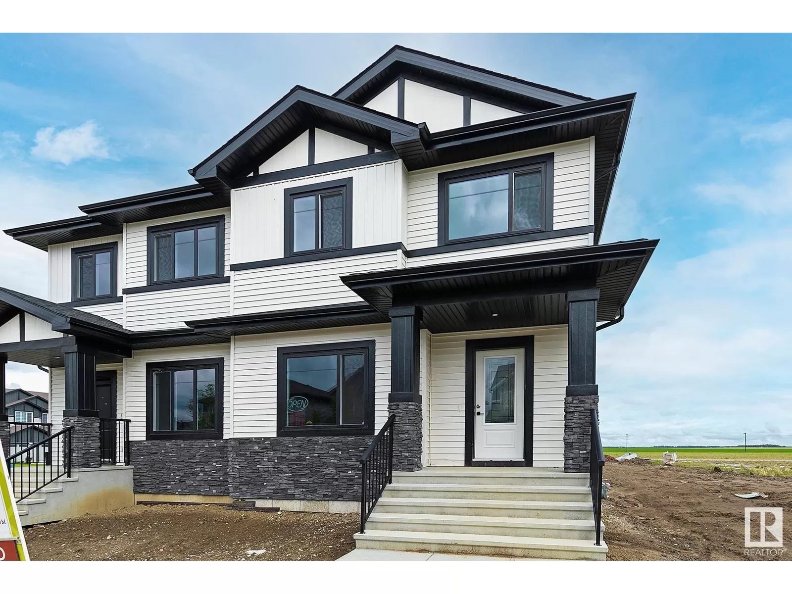 Duplex for rent: 9827 107 Av, Morinville, Alberta T8R 2P1
