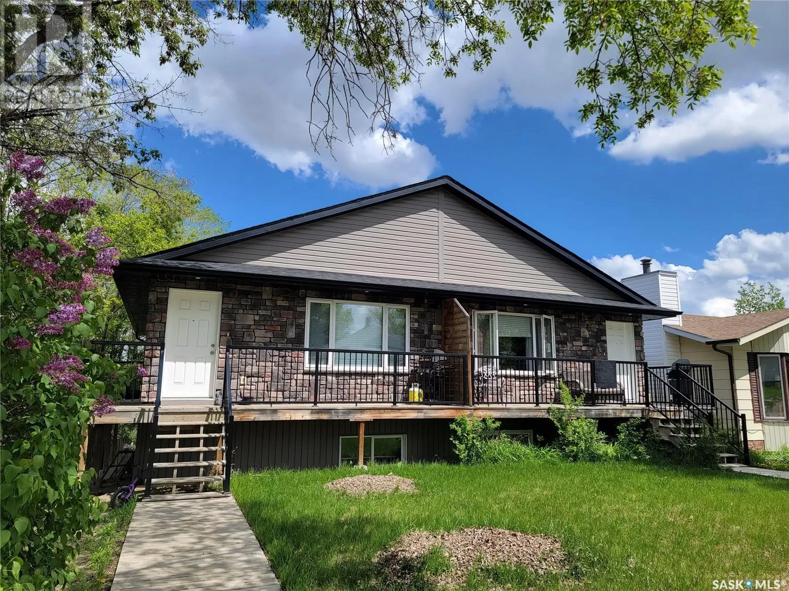Duplex for rent: A & B 628 Saskatchewan Avenue, Kerrobert, Saskatchewan S0L 1S0