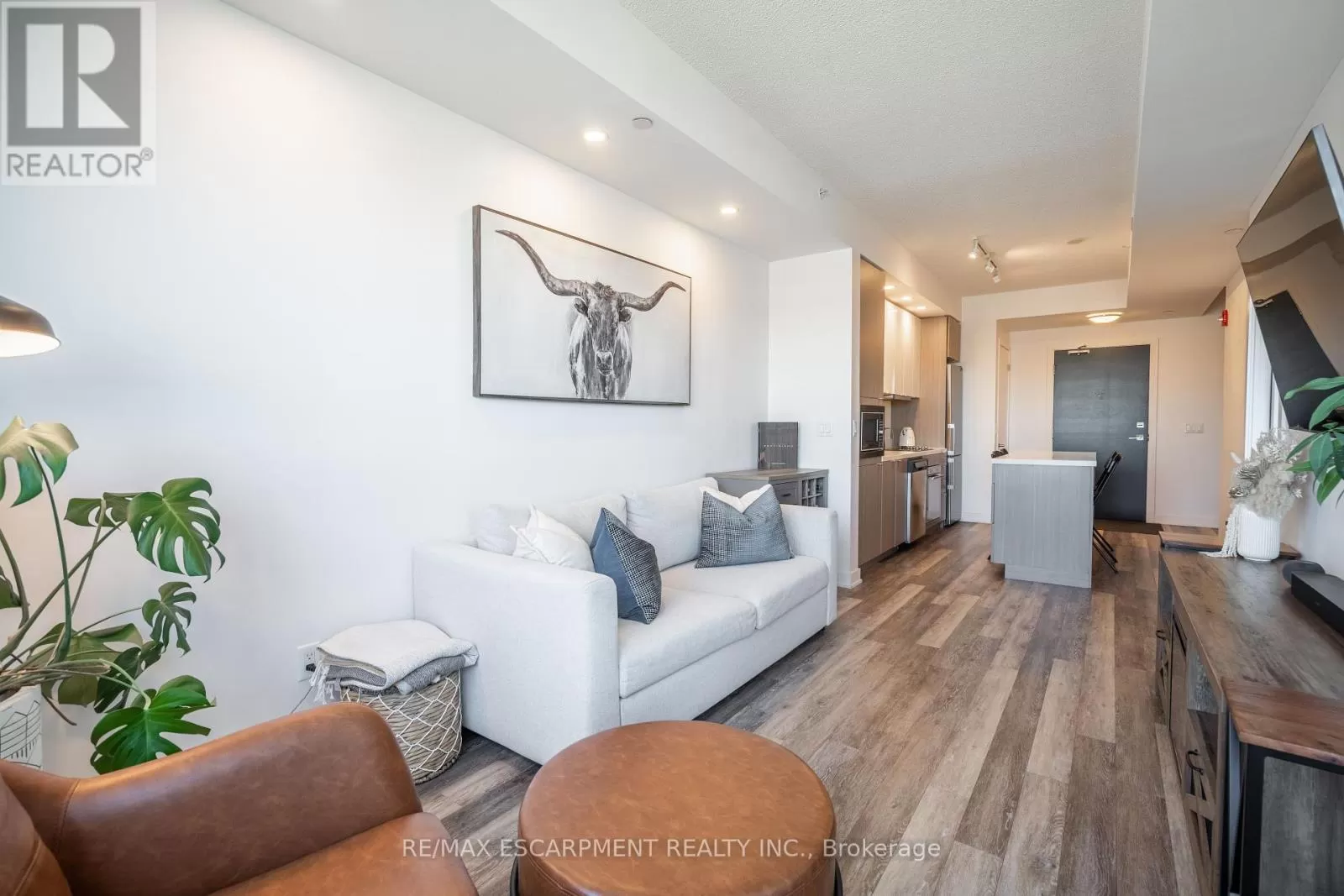 Apartment for rent: A326 - 5230 Dundas Street, Burlington, Ontario L7L 0J5
