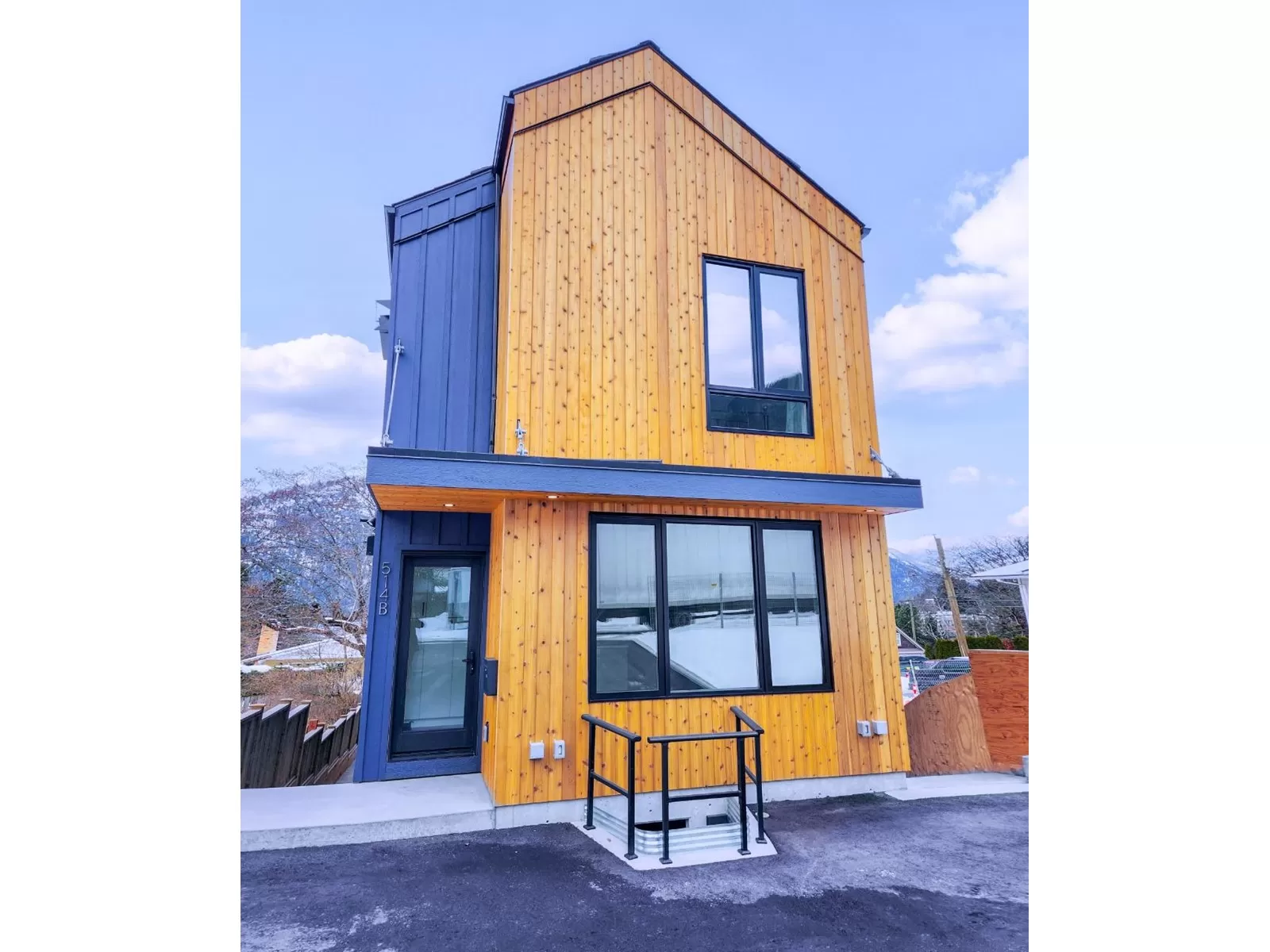 Duplex for rent: B - 516 Robson Street, Nelson, British Columbia V1L 5A7