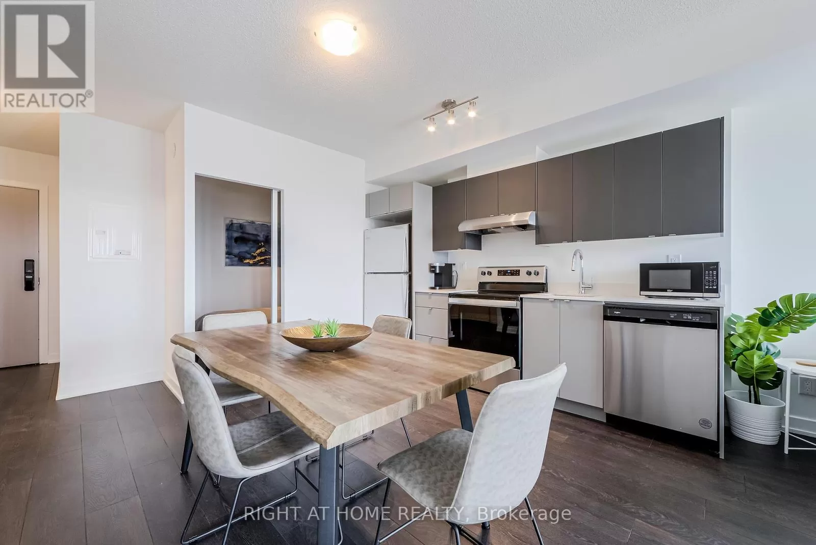 Apartment for rent: #b816 -3200 Dakota Common Way, Burlington, Ontario L7M 0H4