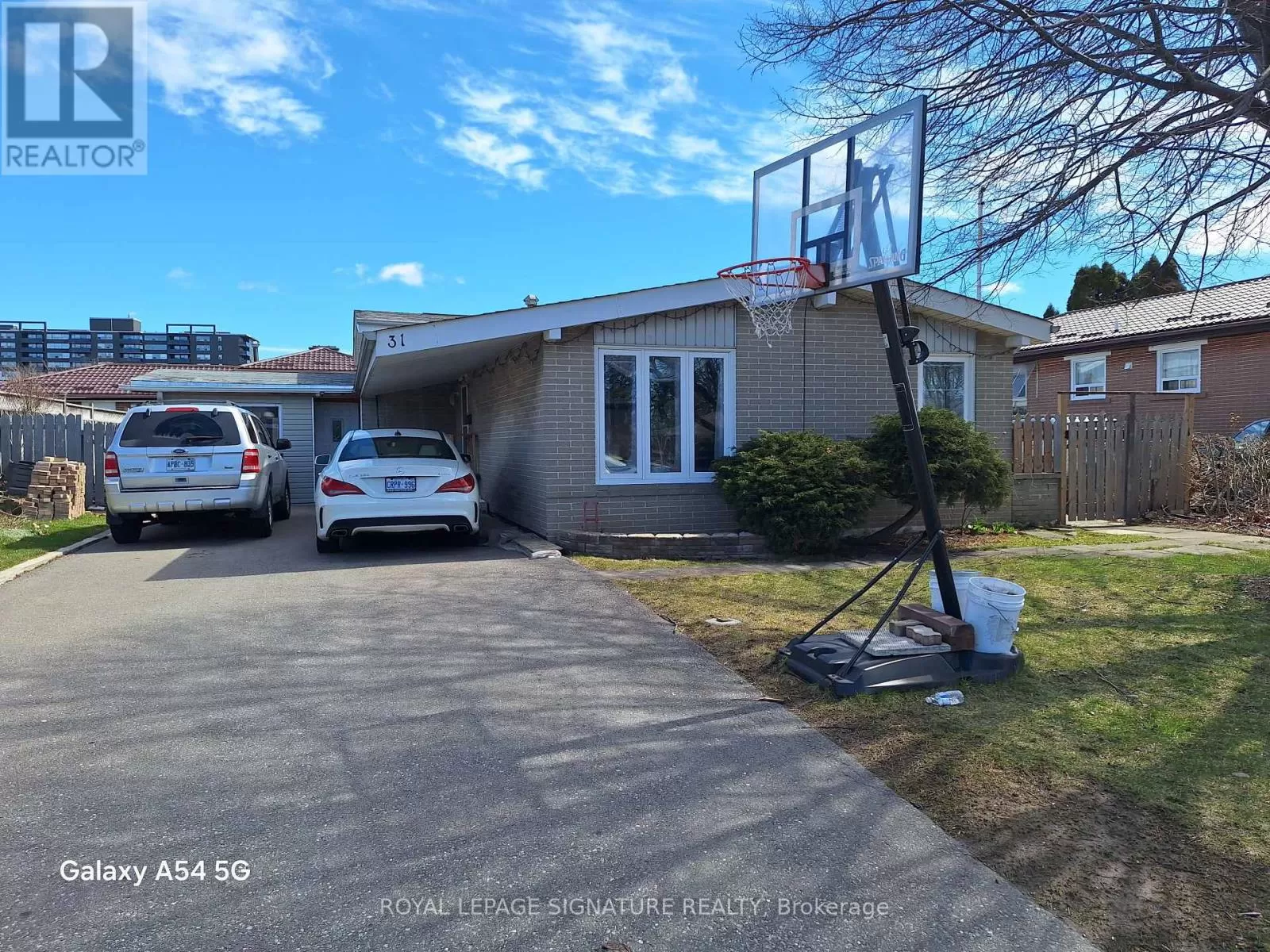House for rent: Bsmt - 31 Secroft Crescent, Toronto, Ontario M3N 1R5