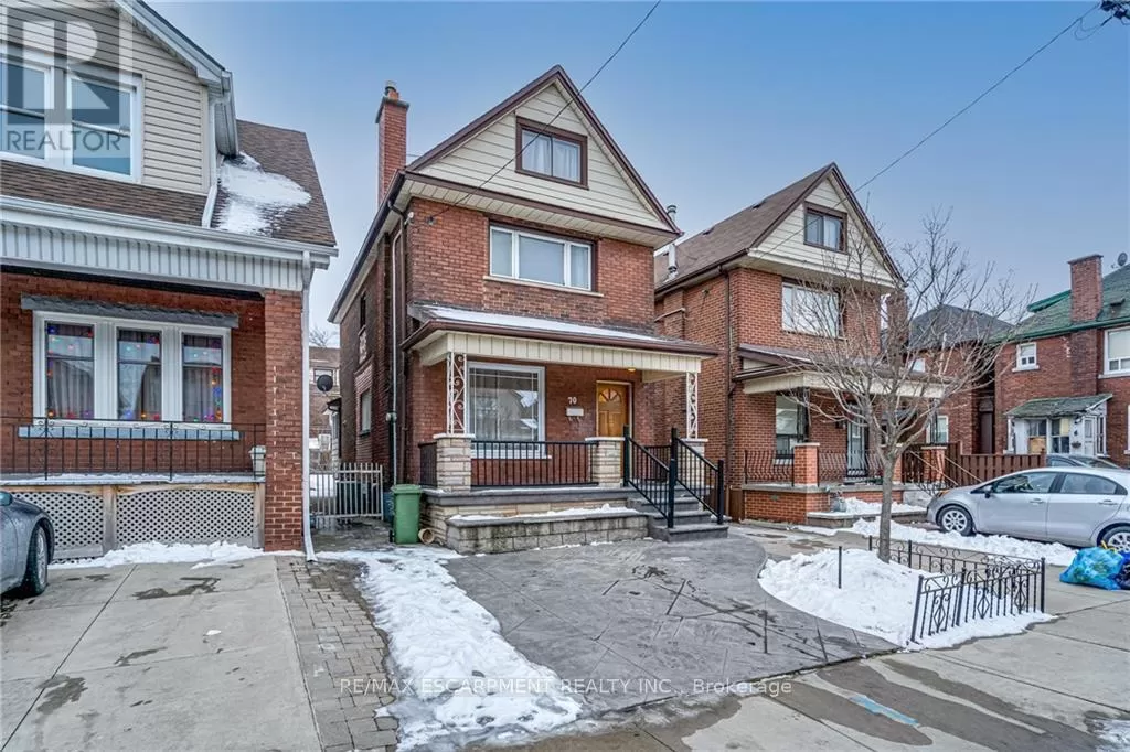 House for rent: Lower - 70 Rosemont Avenue, Hamilton, Ontario L8L 2M5