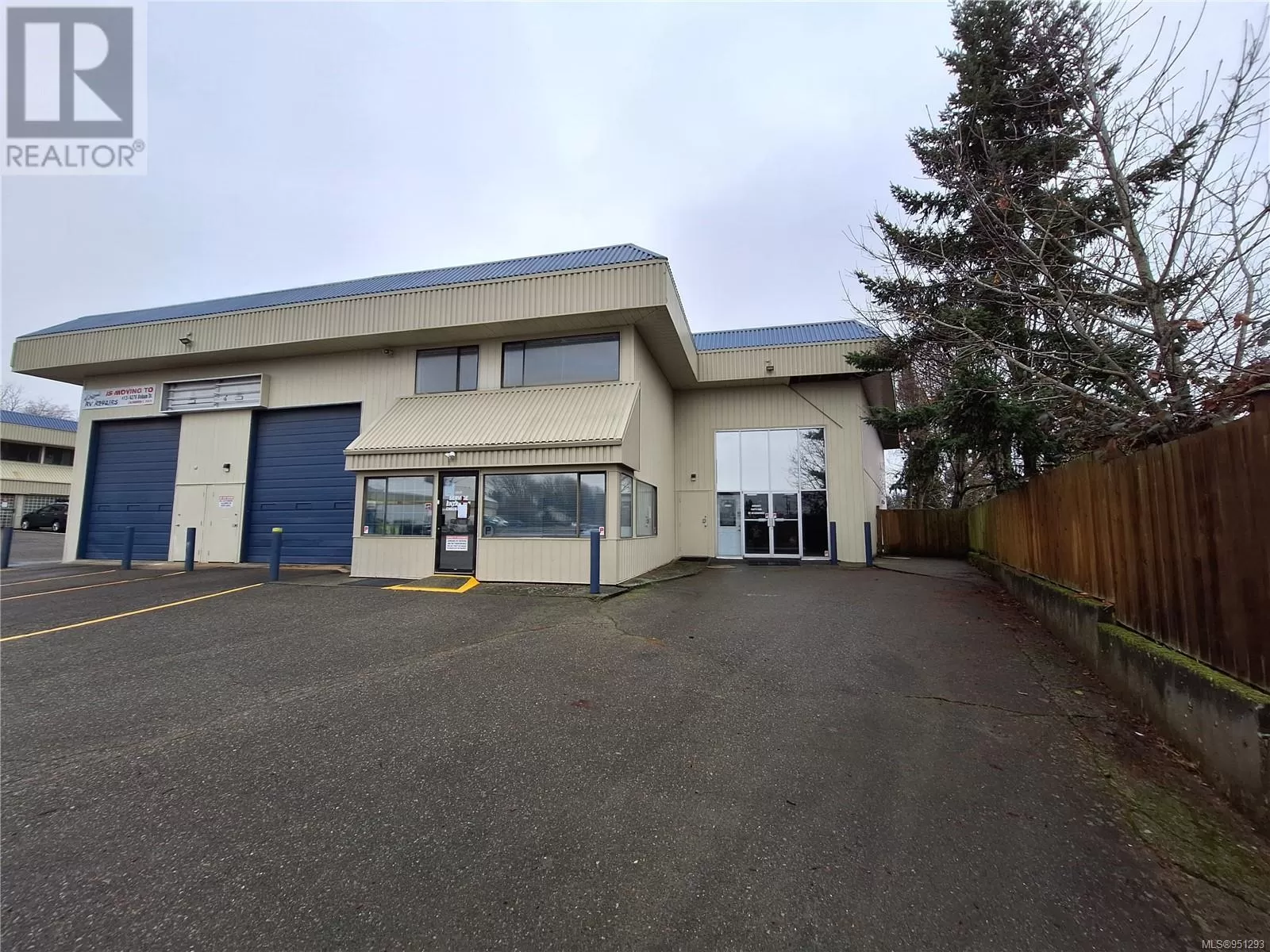 Warehouse for rent: P 690 Comox Rd, Nanaimo, British Columbia V9R 3J3