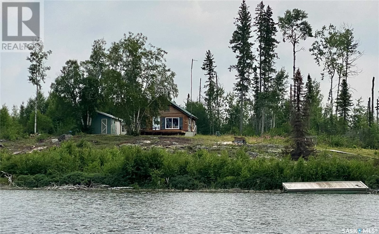 House for rent: Remote Cabin In Bague Bay, Nemeiben Lake, Saskatchewan S0J 1L0