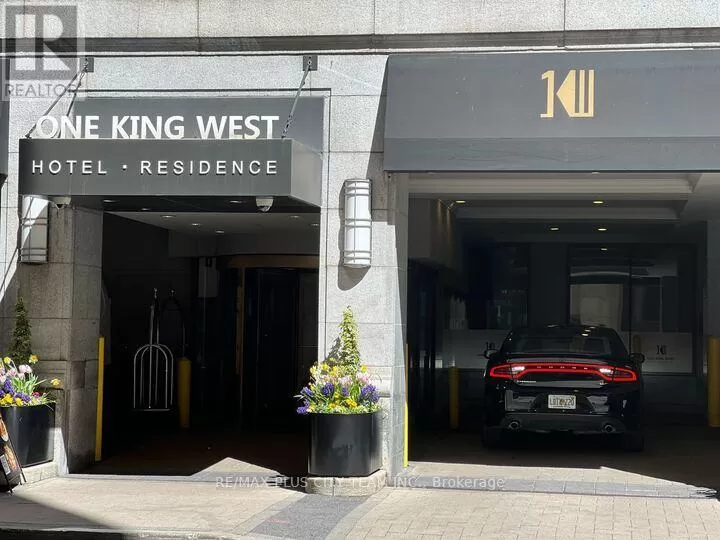 Parking for rent: Valet - 1 King Street W, Toronto, Ontario M5H 1A1