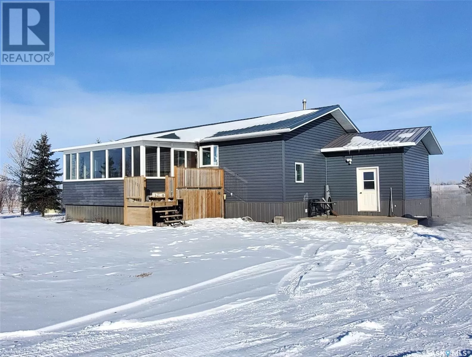 House for rent: Water Side Acreage, Webb Rm No. 138, Saskatchewan S0N 1A0