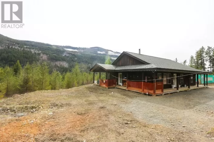 1612 FLUME ROAD, Barriere