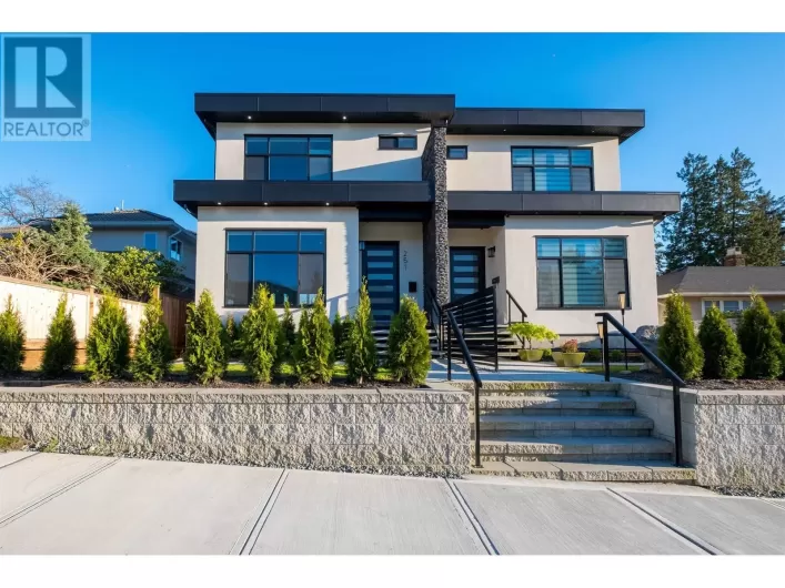 251 W 18TH STREET, North Vancouver
